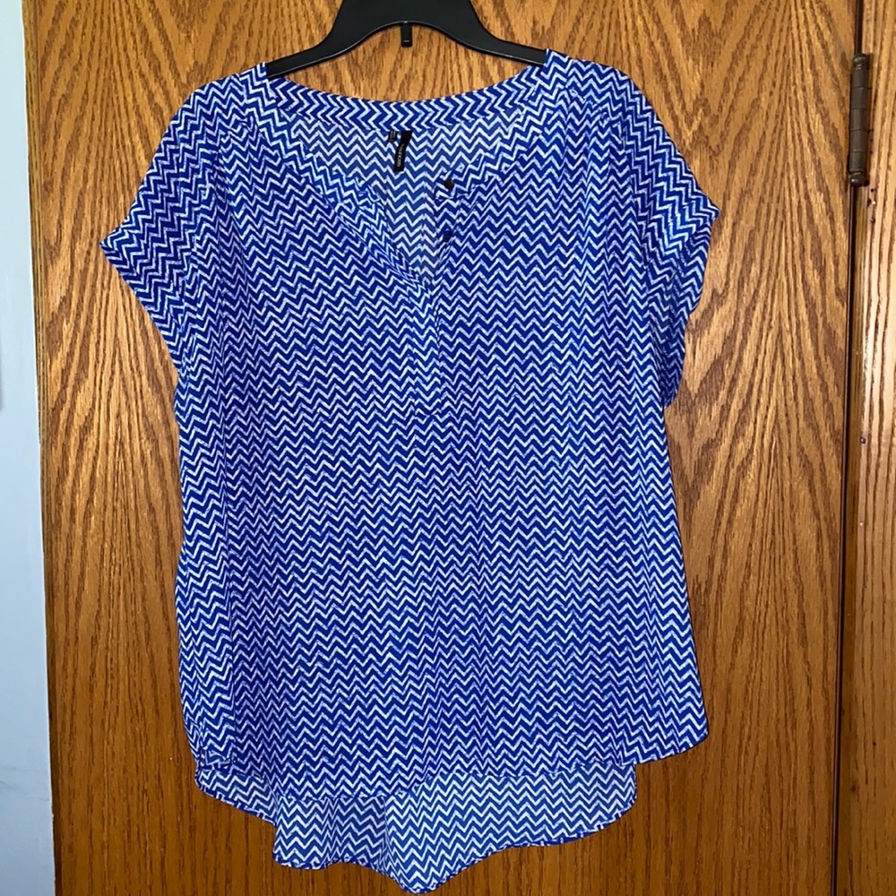 Maurices XXL blue and white chevron top